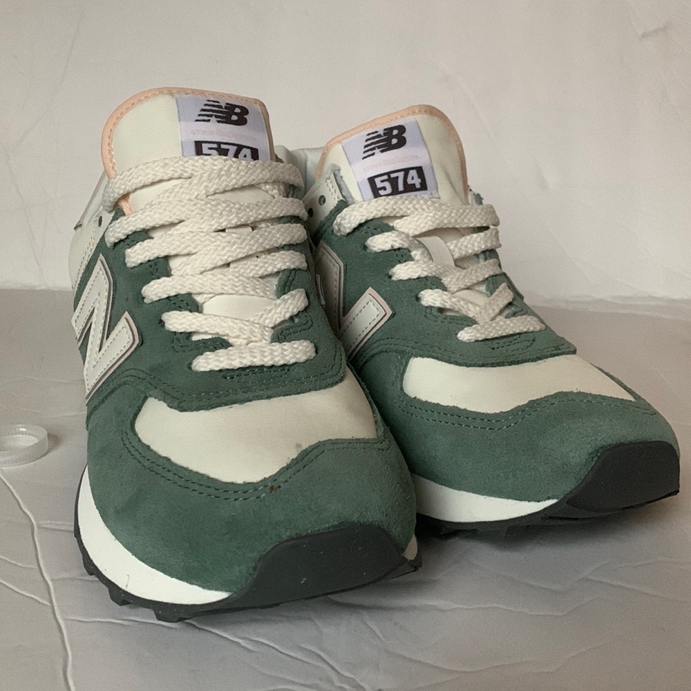 Brand new  no box never worn 574 NEW BALANCE 🔥